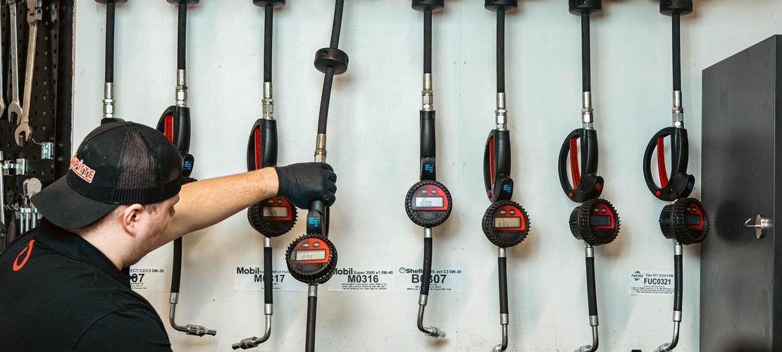 Öljynvaihto on yksi autosi tärkeimmistä huoltotoimenpiteistä.