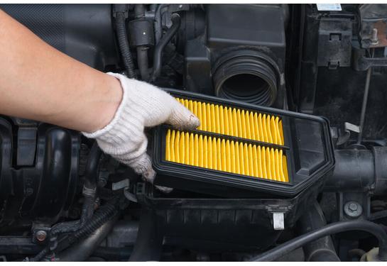 Auton moottorin ilmansuodatin