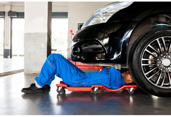 Miten autohuolto ja auton korjaus eroavat toisistaan?