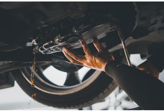 Automaattivaihteiston huuhtelu suorittaa &ouml;ljynvaihdon koko j&auml;rjestelm&auml;n tilavuudelta.