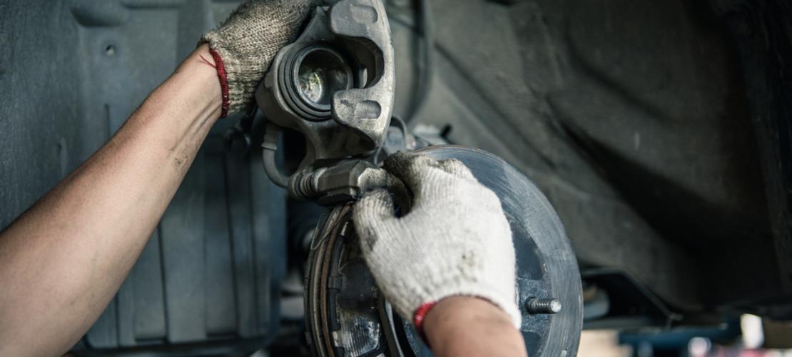 jarrupalojen ja jarrulevyn vaihto